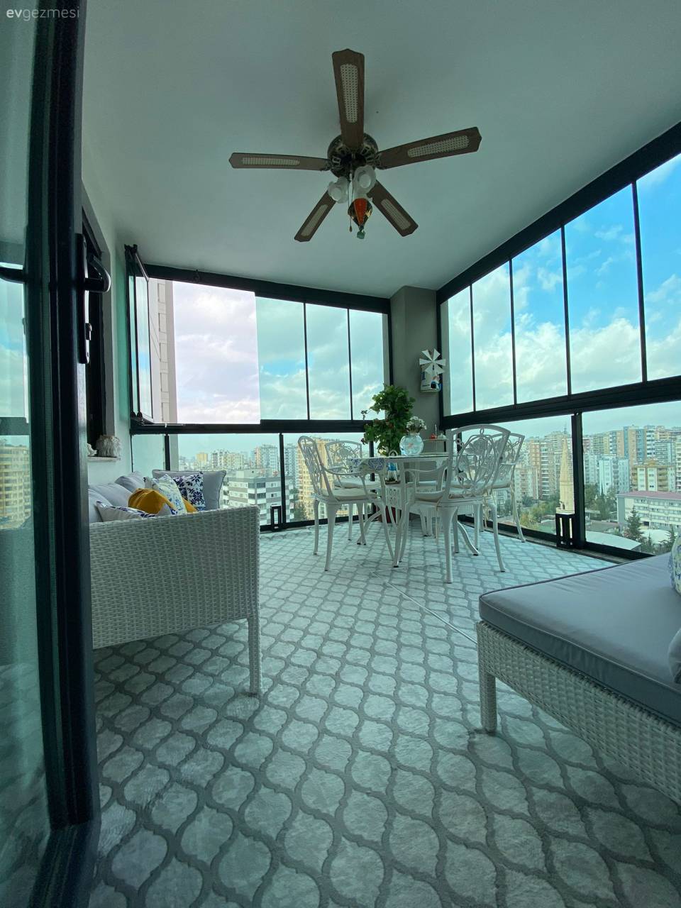 Ev Gezmesi: Modern Stile Kucak Açmış Bir Adana Evi