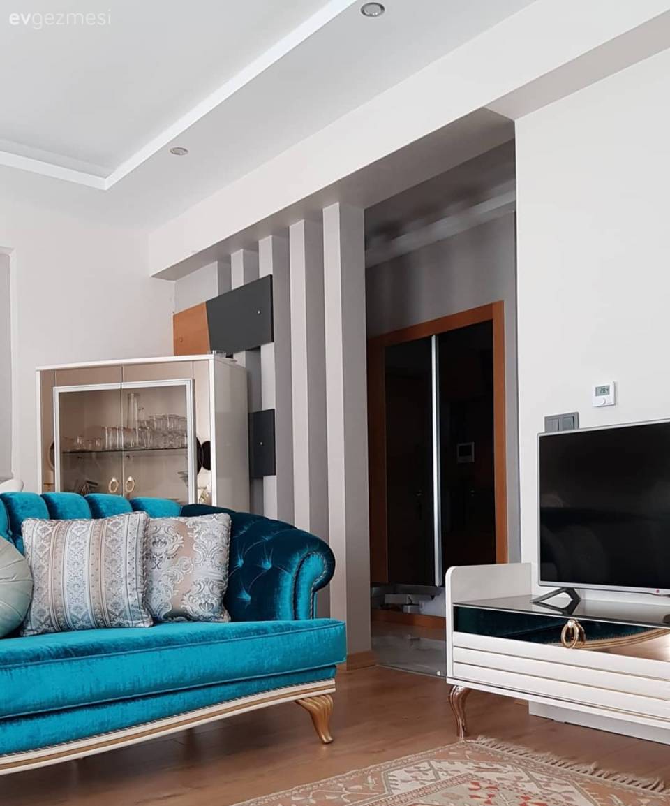 İddialı Renkler ve Mimari Detaylar Bu Dekora Çok Yakışmış!