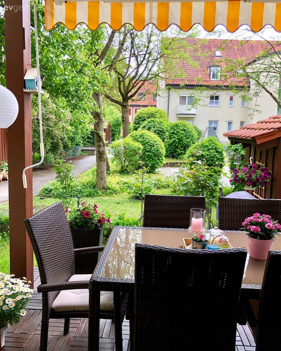 Bu Tatlı Evin Hem Bahçesinde Hem De İçinde Mevsim Hep Bahar