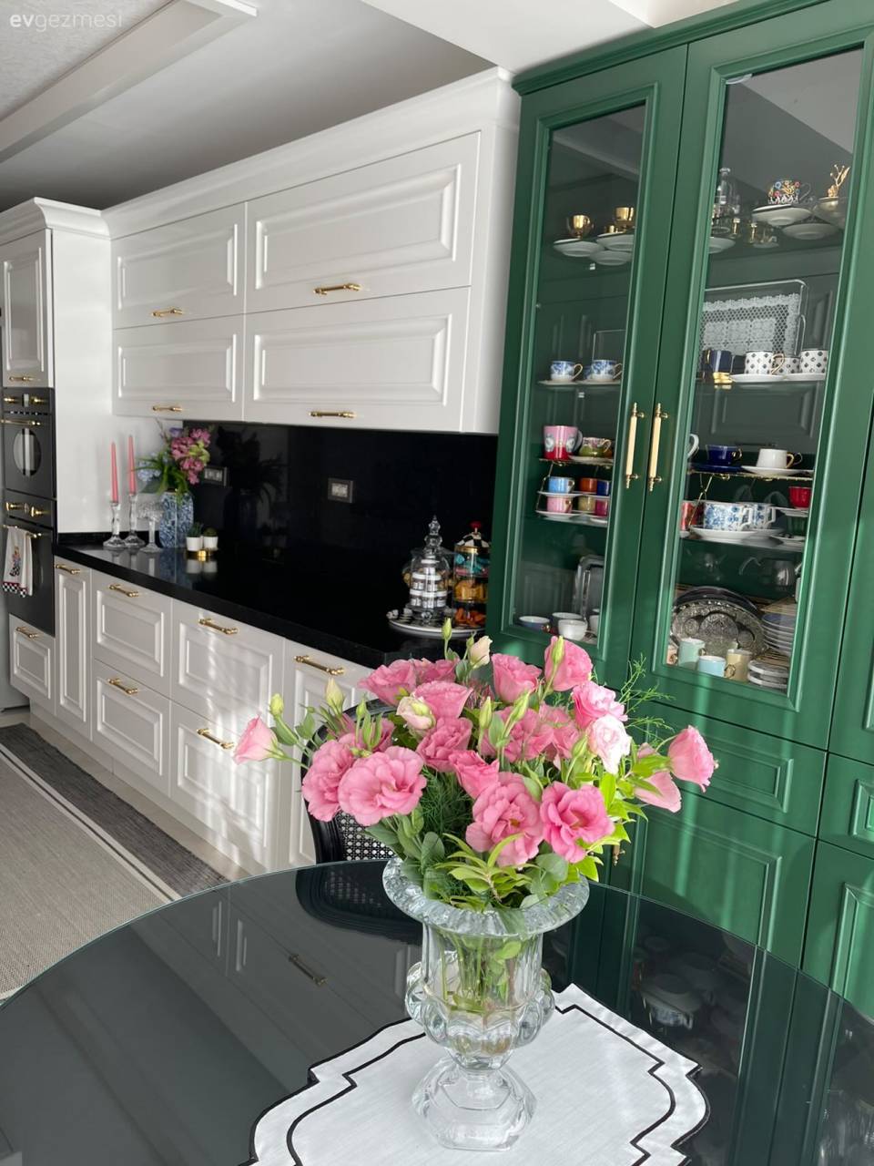 Bu İzmir Evinde Ev Sahibinin Zevkli Seçimleri Kendini Belli Etmiş