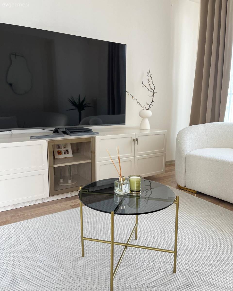 Bu Minimalist Dekorda Teddy Koltukların Görevi Alana Samimiyet Katmak!