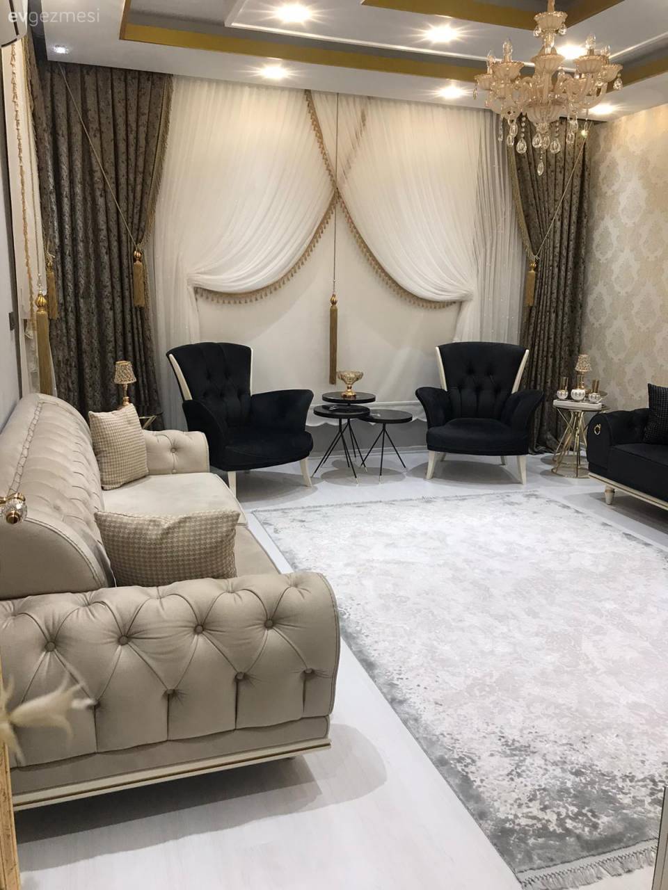 Bu Antalya Evinde Altın Dokunuşları Her Odayı Etkisi Altına Almış