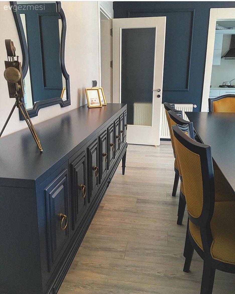 Bu Evin Her Odasında En Az Bir Tane Baskın Renk Var!