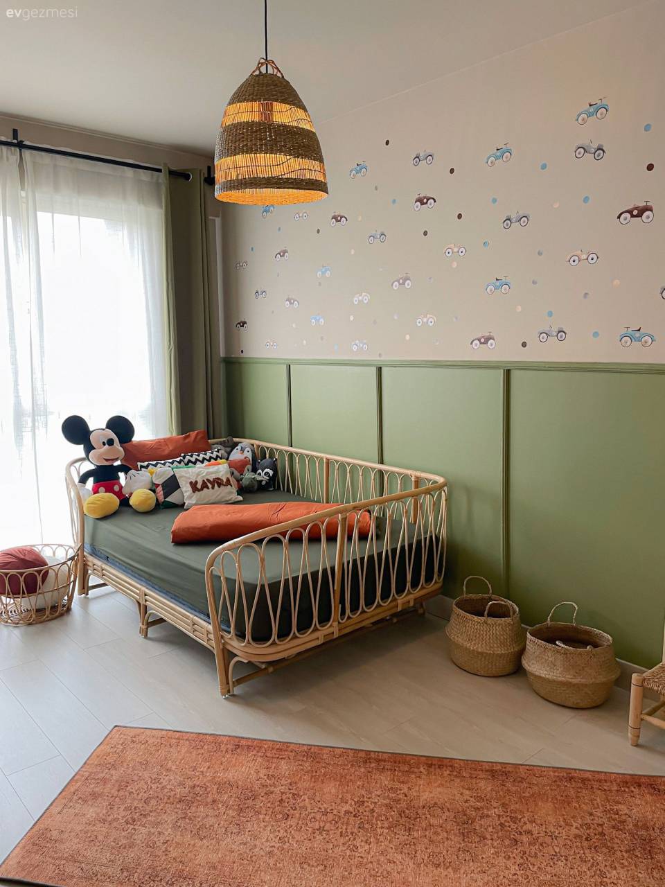 Bu İstanbul Evinde Tavanlar Kadar Enerji Seviyesi  De Çok Yüksek