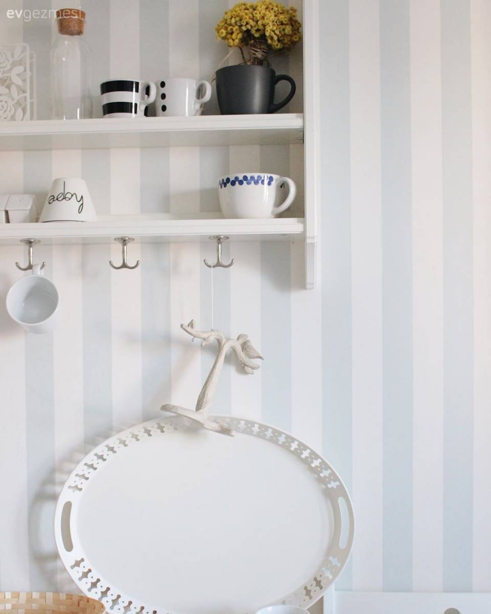 Nil Yeşili ve Beyaz Uyumu: Serin Esintiler Hissettiren Bir Dekor