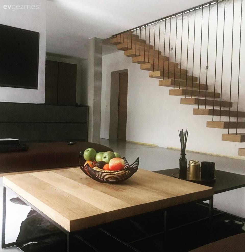 Renkleri Ciddi, Materyalleri Samimi: Endüstriyel Bir Dekor