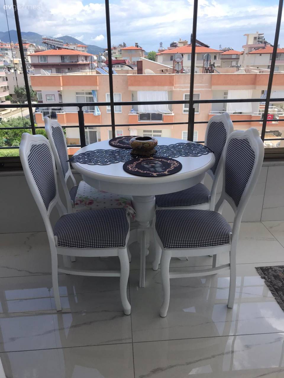 Bu Antalya Evinde Altın Dokunuşları Her Odayı Etkisi Altına Almış