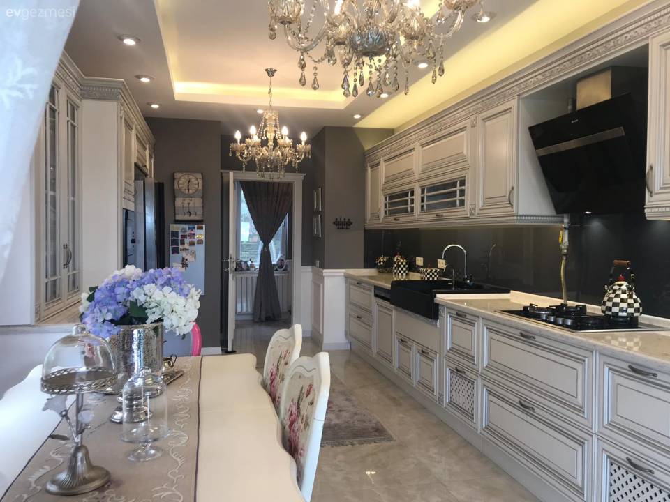 Bu İstanbul Evinin Her Odasında Ayrı Bir Stilin Ruhu Geziniyor