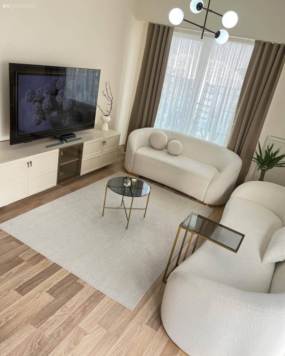 Bu Minimalist Dekorda Teddy Koltukların Görevi Alana Samimiyet Katmak!