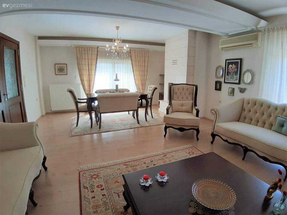 Bu Aydın Evi Modern Stile Uzak, Yaşanmışlıklara Yakın!