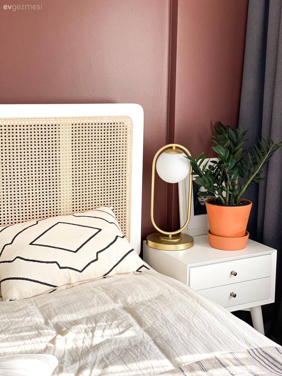 Sade Görünen Bu İzmir Evinde Sürpriz Çıkışlar Var