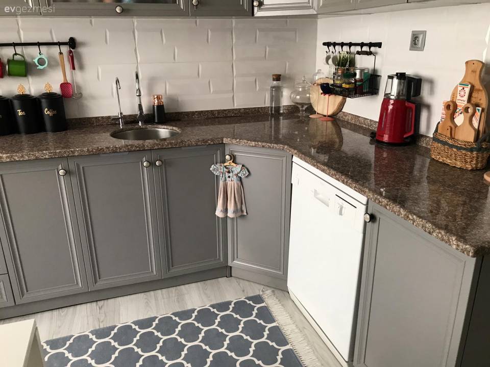 Hastane Odası Gibi Dekorlara İnat Bir İstanbul Evi!