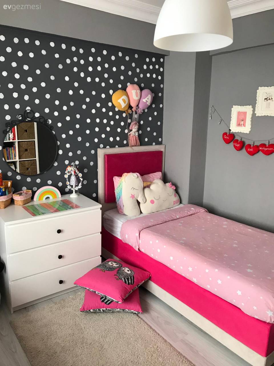 Hastane Odası Gibi Dekorlara İnat Bir İstanbul Evi!