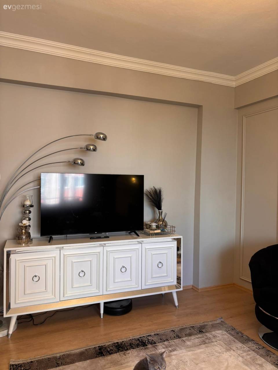 Bu Salonda Modern Parçalar Art Deko Detaylarla Zenginleşmiş