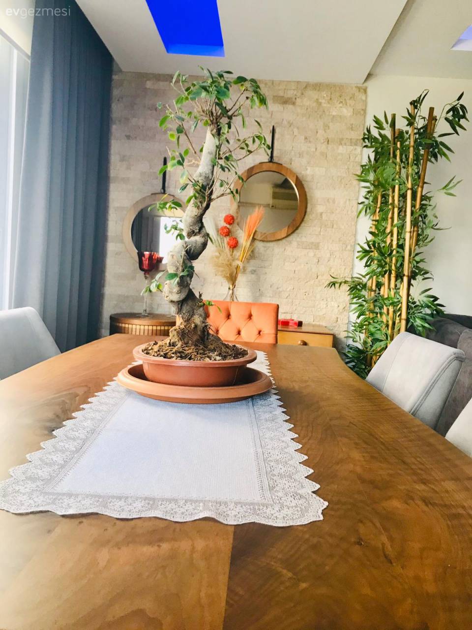 Bu Salonda Modern ve Rustiğin Dengeli Buluşması Var!