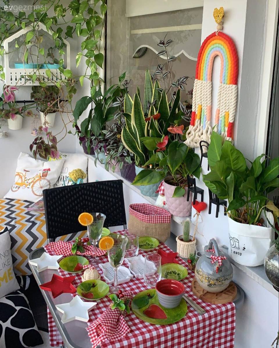 Ev Gezmesi: Mutluluk Diyarı Bir Balkon