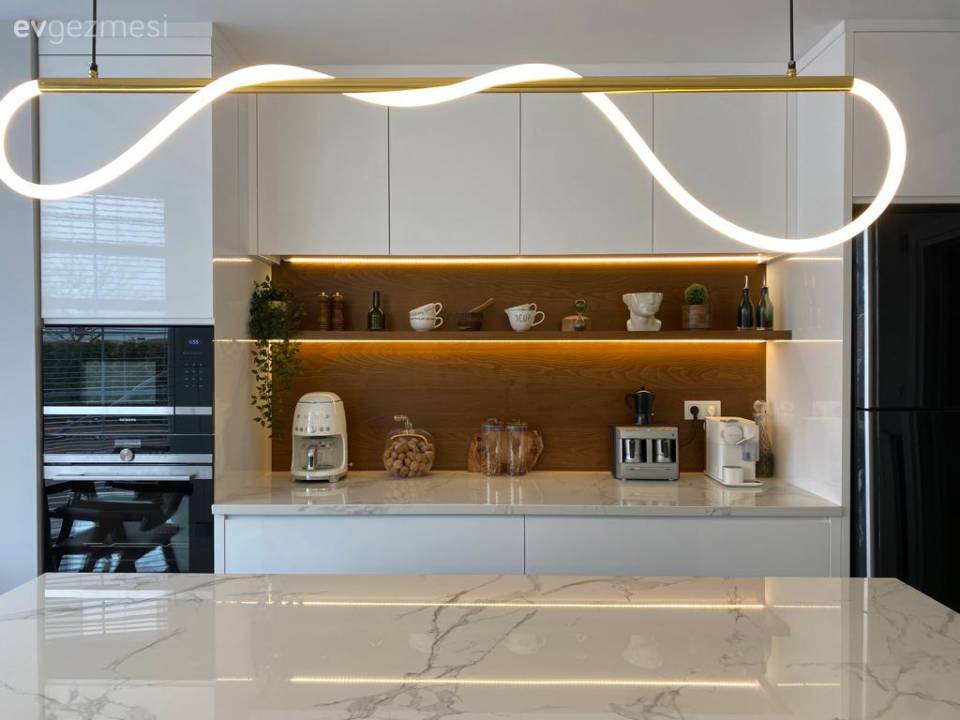 Bu Dubleks Evde Özel Yapım Tasarımlar Dekorun Albenisi Arttırmış