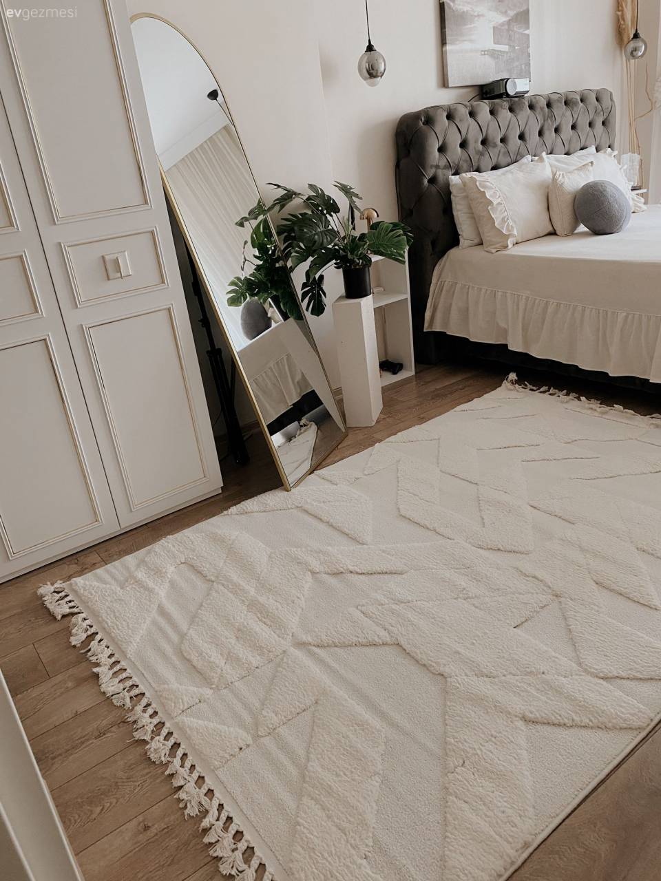 Bu İstanbul Evi İçin Hem Renk Hem de Form Kontrastı Önemli