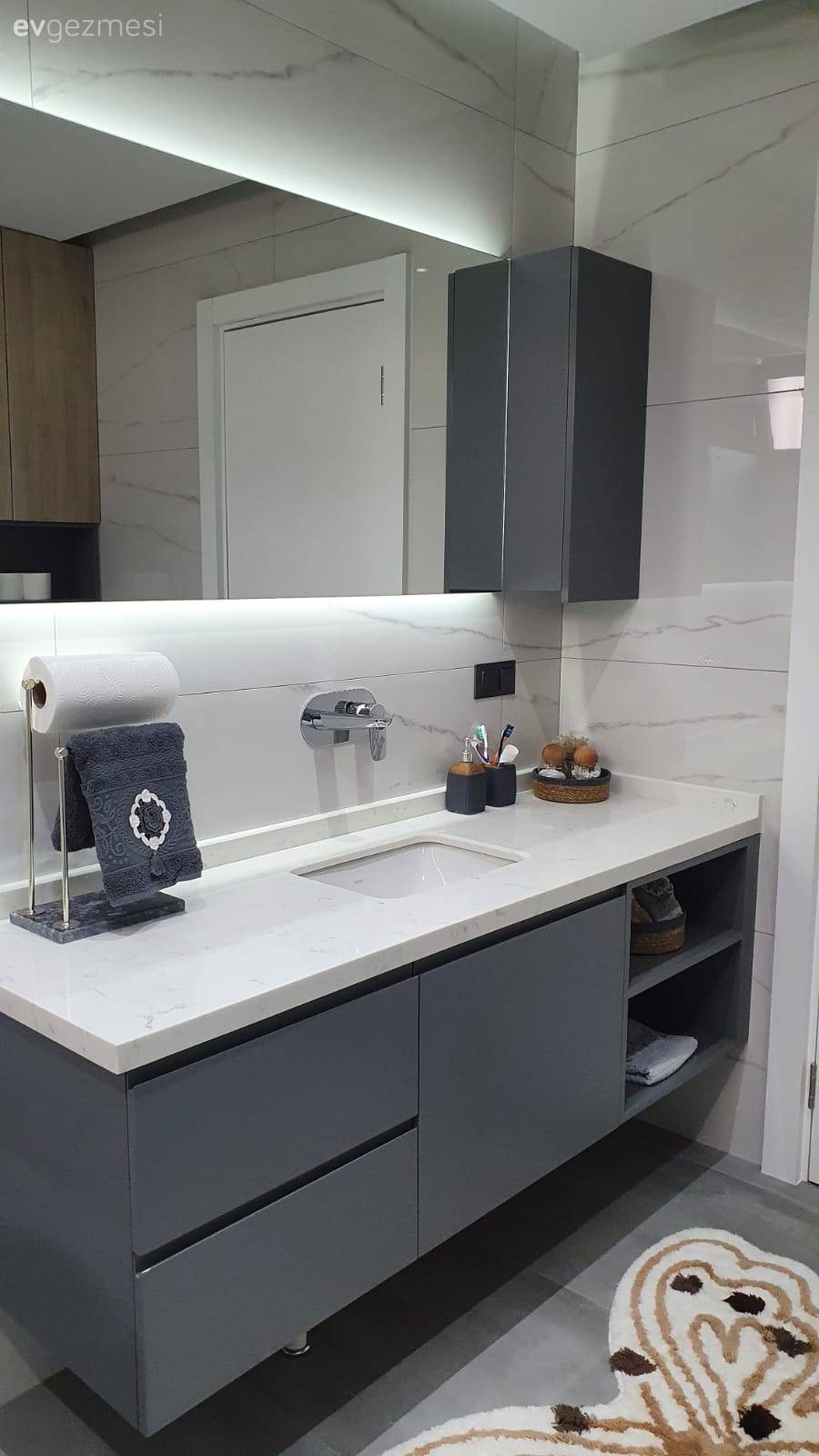 Bu Antalya Evinde Modern Stil Canlı Vurgularla Albeni Kazanmış