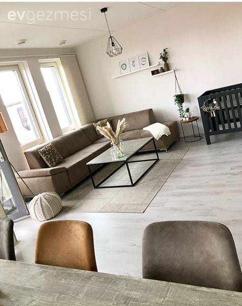 Toprak Tonlarının Sakinliği Bu Evin Minimalist Ruhuna Çok Yakışmış!