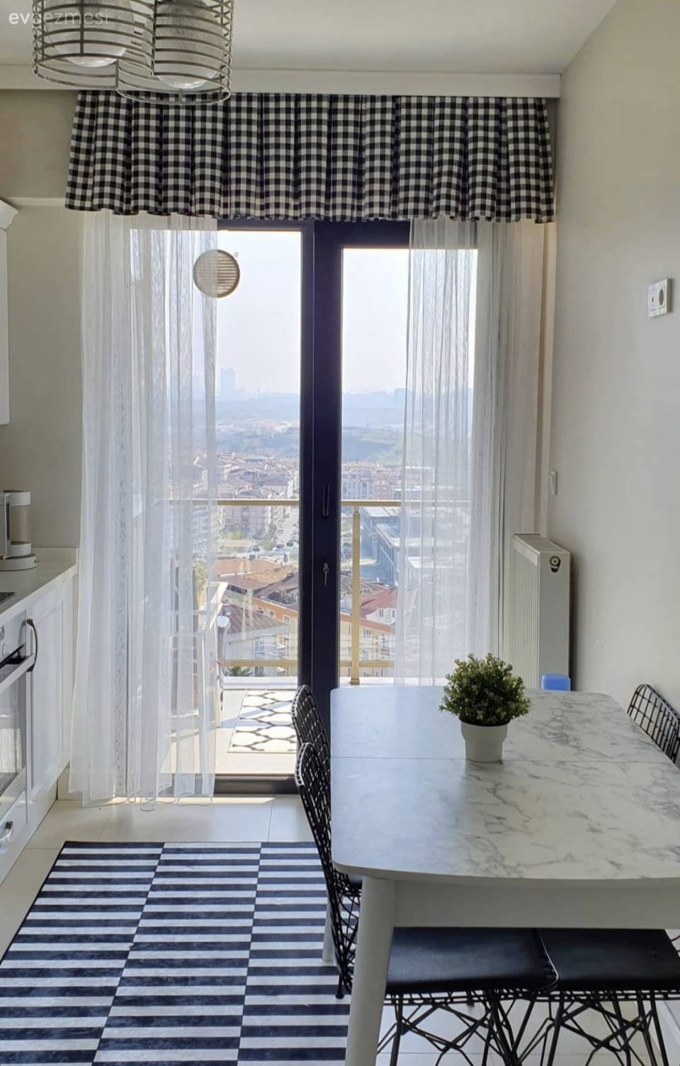 Modern Tasarımların Nostaljiyle Karıştığı Bir İstanbul Evi