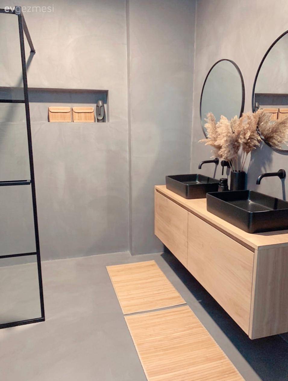 Öncesi& Sonrası: Sıva Görünümü ve Meşe Ağacıyla Güzelleşen Bir Banyo