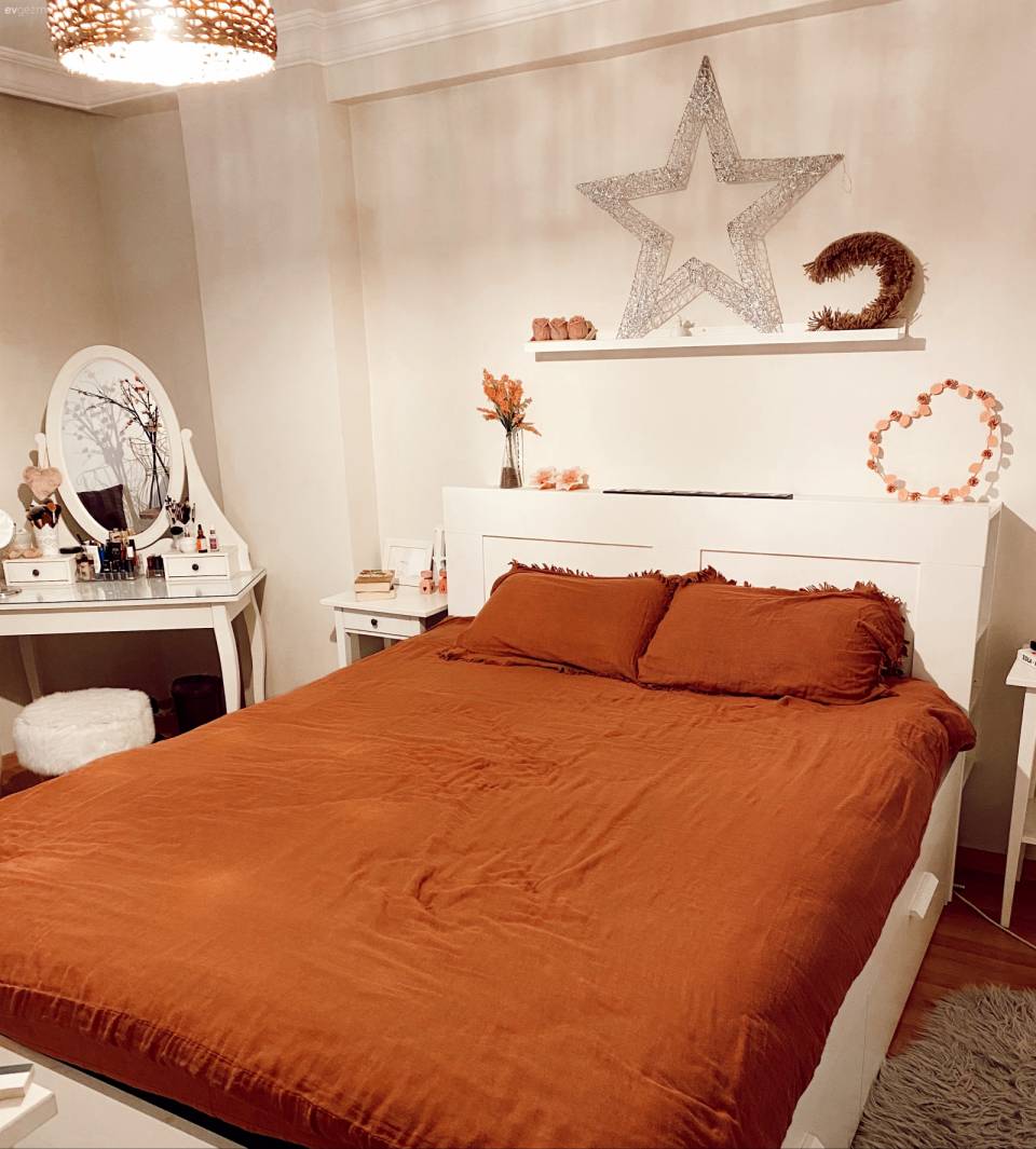 Bu İstanbul Evinde Sıcaklık Kaynağı Birçok Obje Var!