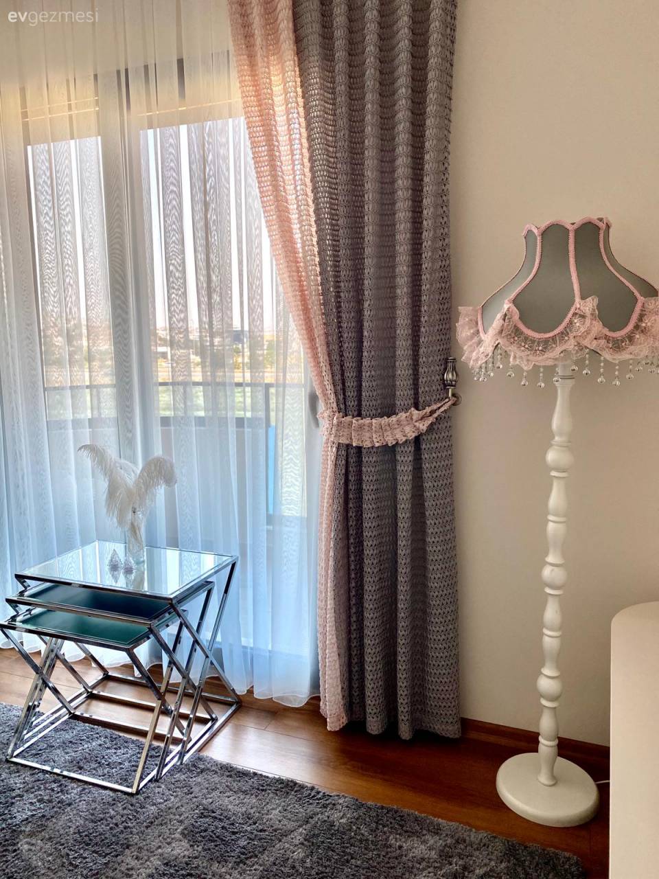 Ev Gezmesi: Uyum Formülünü Zıtlıklarla Oluşturan Bir İzmir Evi