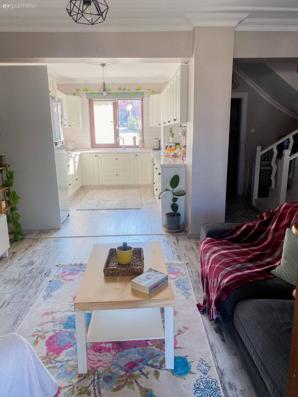 Bu Kocaeli Evi Gün Işığının Eksikliğini Nasıl Kapatacağını İyi Bilmiş!