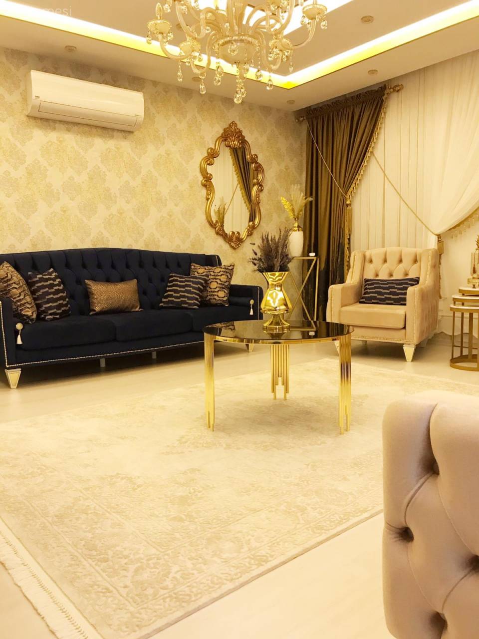 Bu Antalya Evinde Altın Dokunuşları Her Odayı Etkisi Altına Almış