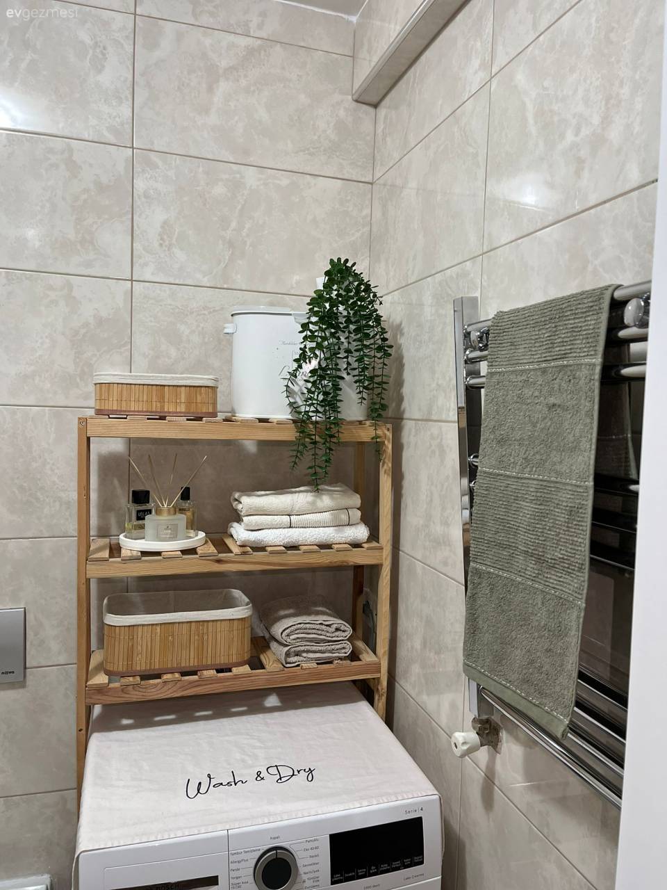 Beyaz ve Ahşap Birlikteliği Bu Evin Temel Kriteri