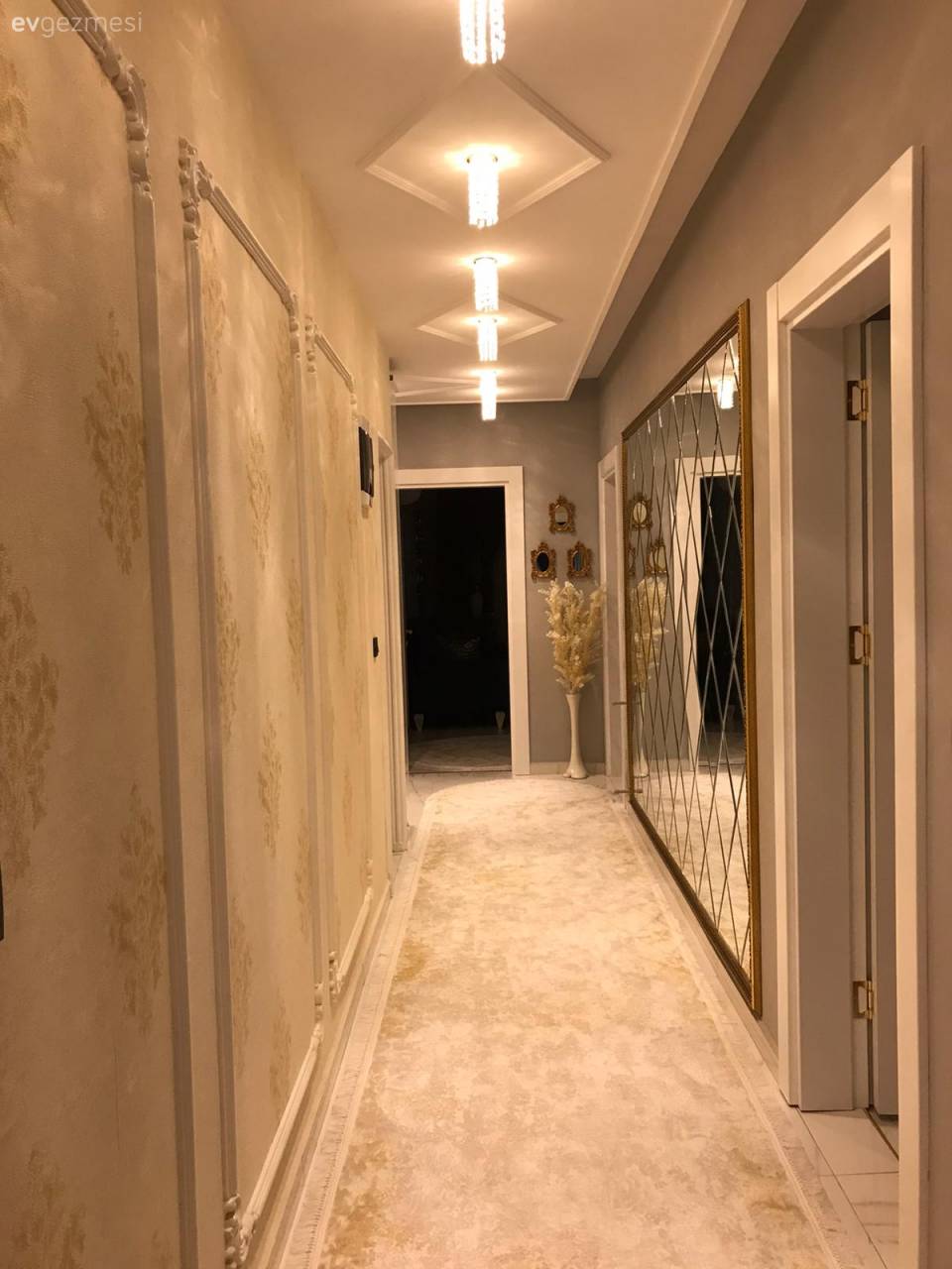 Bu Antalya Evinde Altın Dokunuşları Her Odayı Etkisi Altına Almış