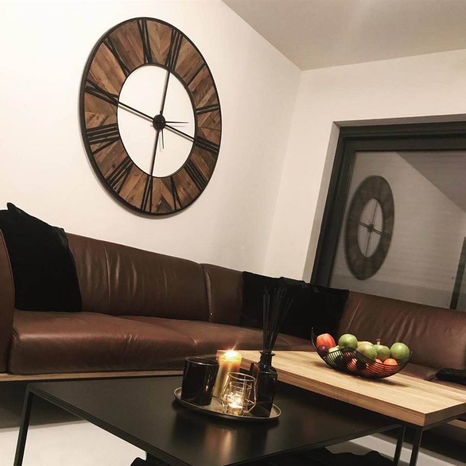 Renkleri Ciddi, Materyalleri Samimi: Endüstriyel Bir Dekor