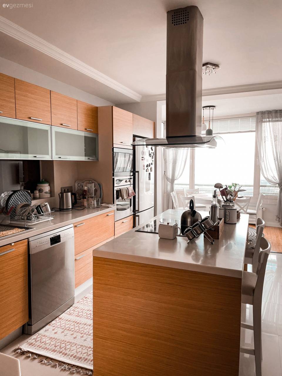 Bu Uyumlu Evde Duvarların Boş Durmasına Göz Yumulmamış