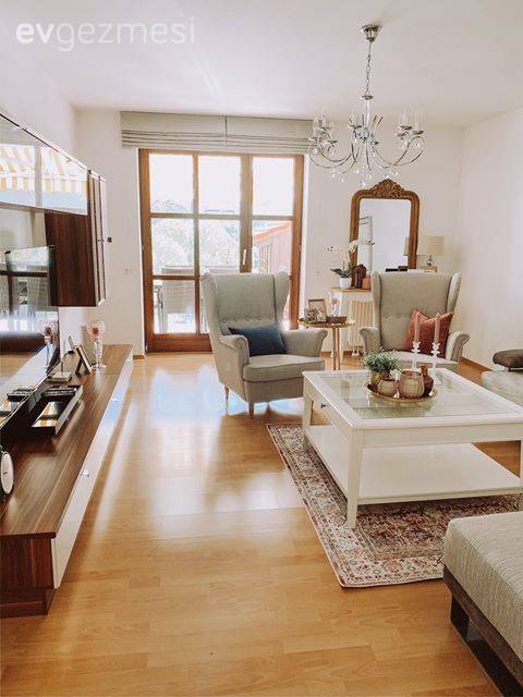 Bu Tatlı Evin Hem Bahçesinde Hem De İçinde Mevsim Hep Bahar