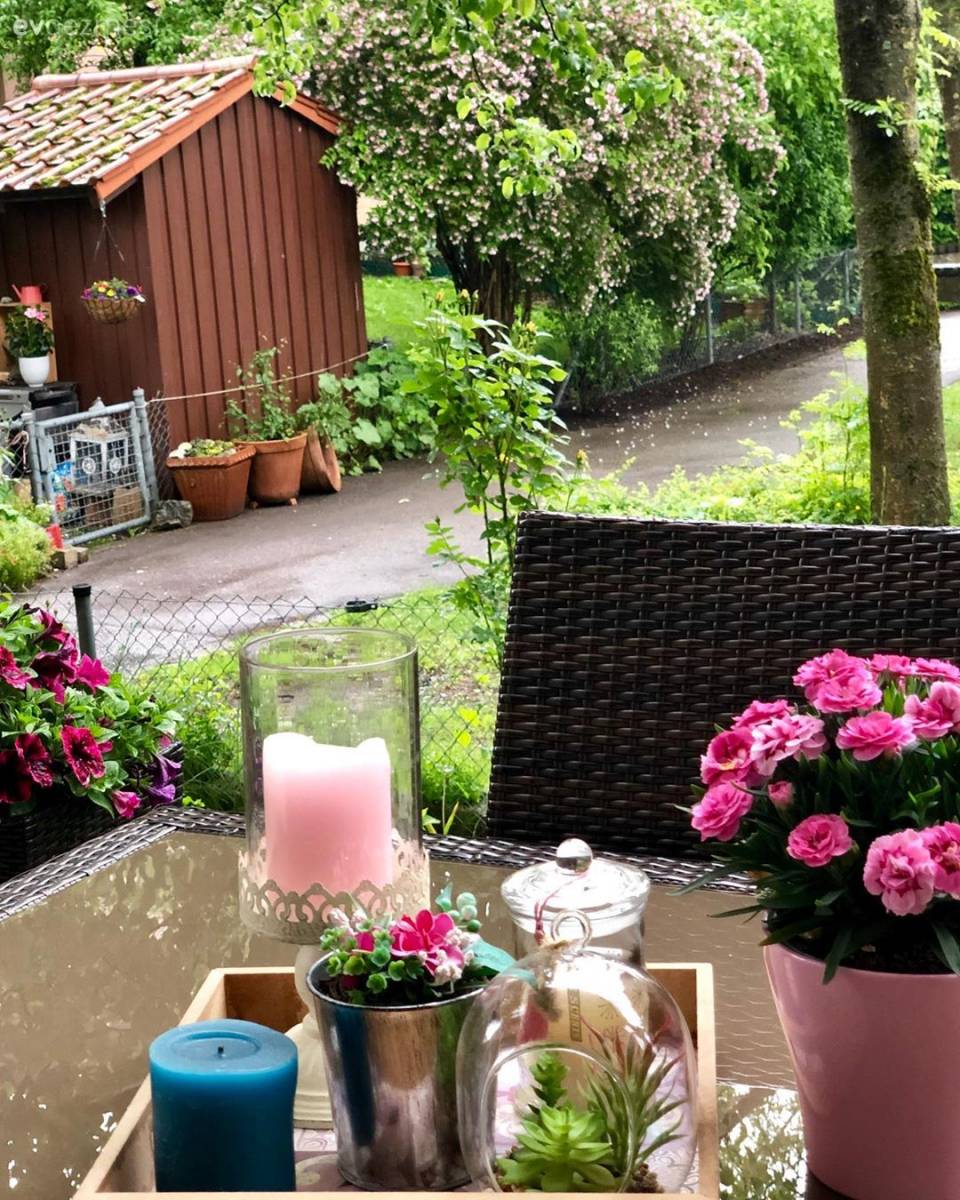 Bu Tatlı Evin Hem Bahçesinde Hem De İçinde Mevsim Hep Bahar