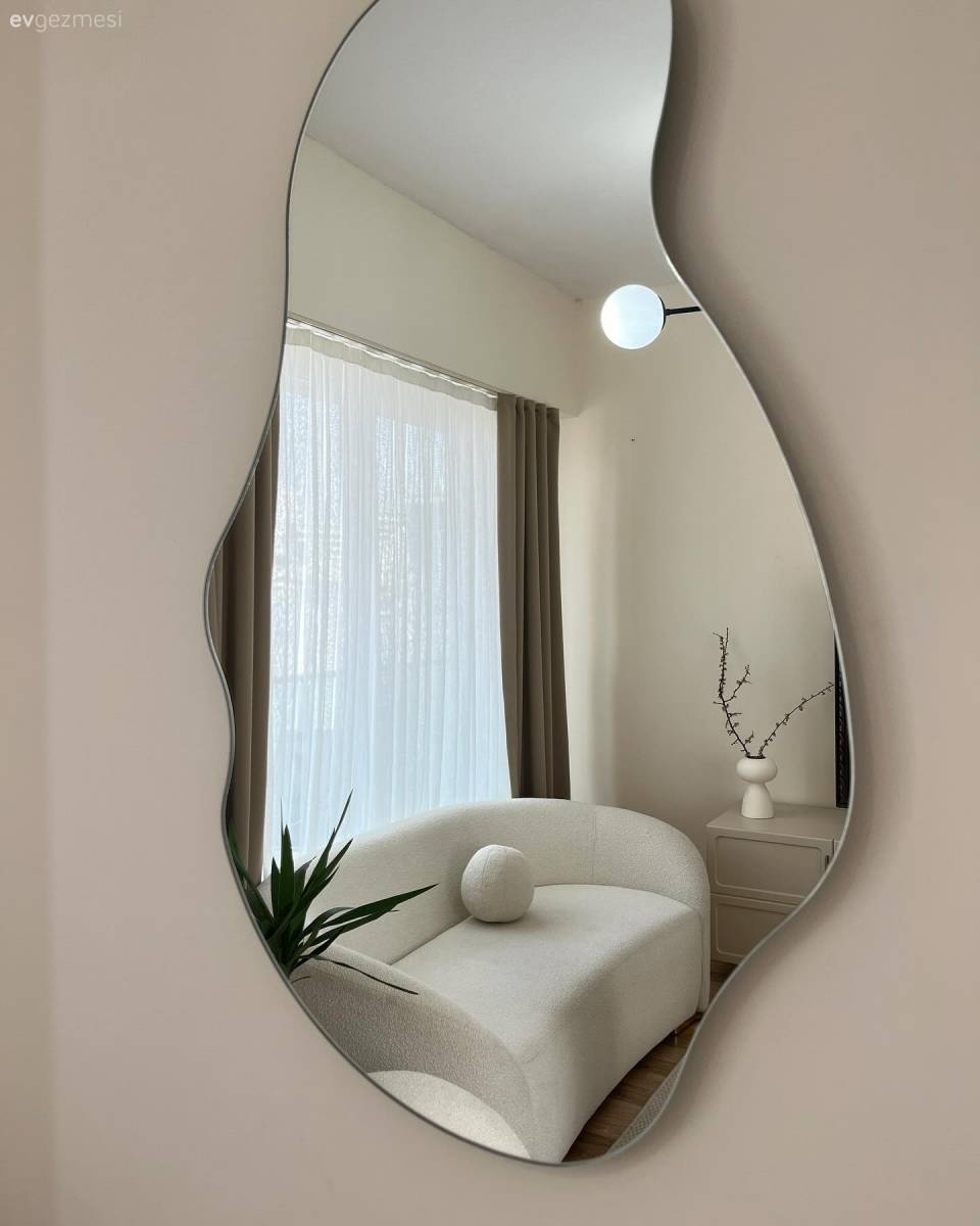 Bu Minimalist Dekorda Teddy Koltukların Görevi Alana Samimiyet Katmak!