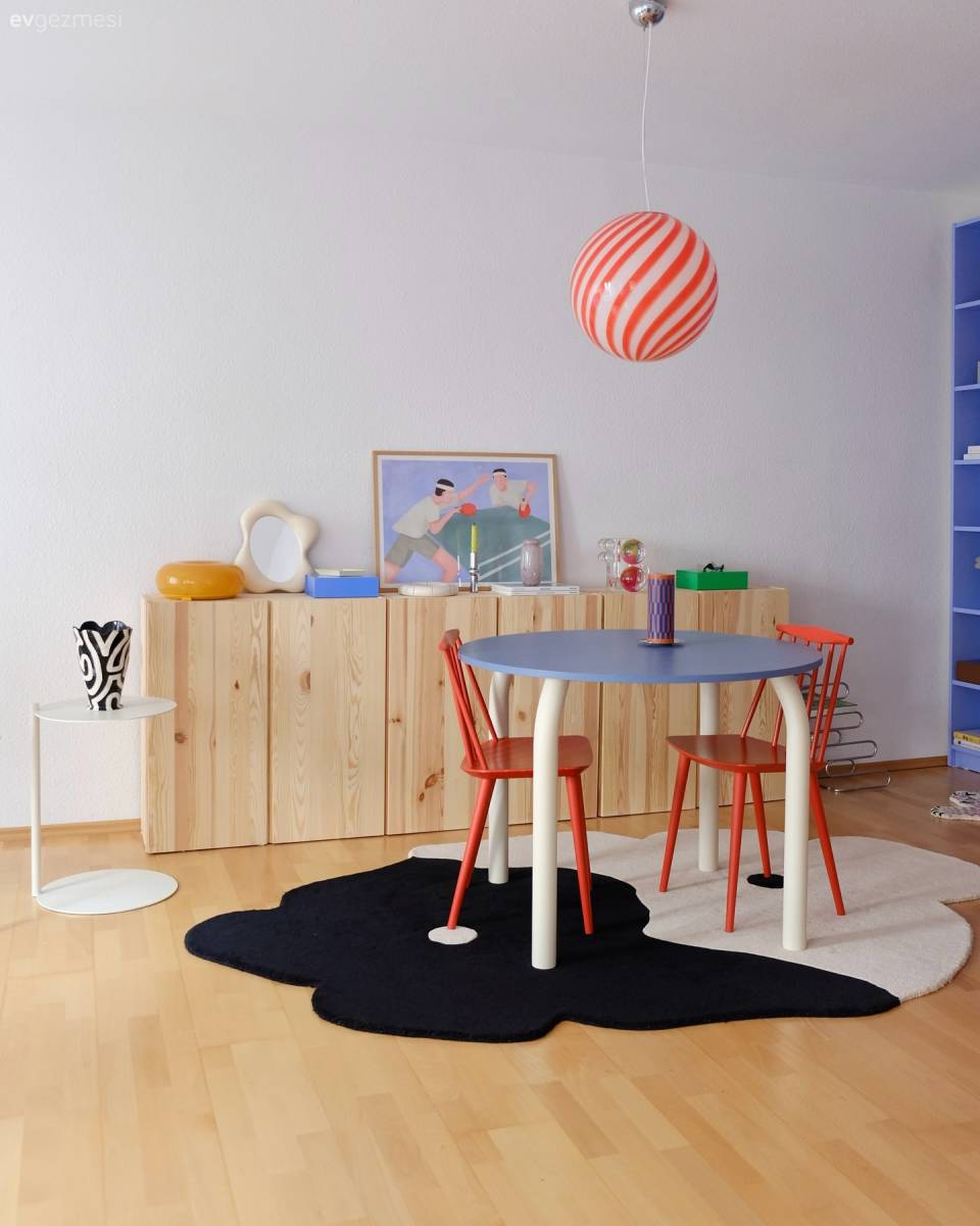 Monoton Renk Paletlerine Meydan Okuyan Neşeli Bir Dekor