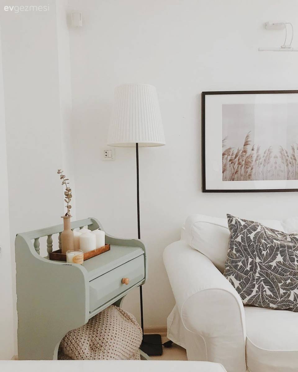 Nil Yeşili ve Beyaz Uyumu: Serin Esintiler Hissettiren Bir Dekor