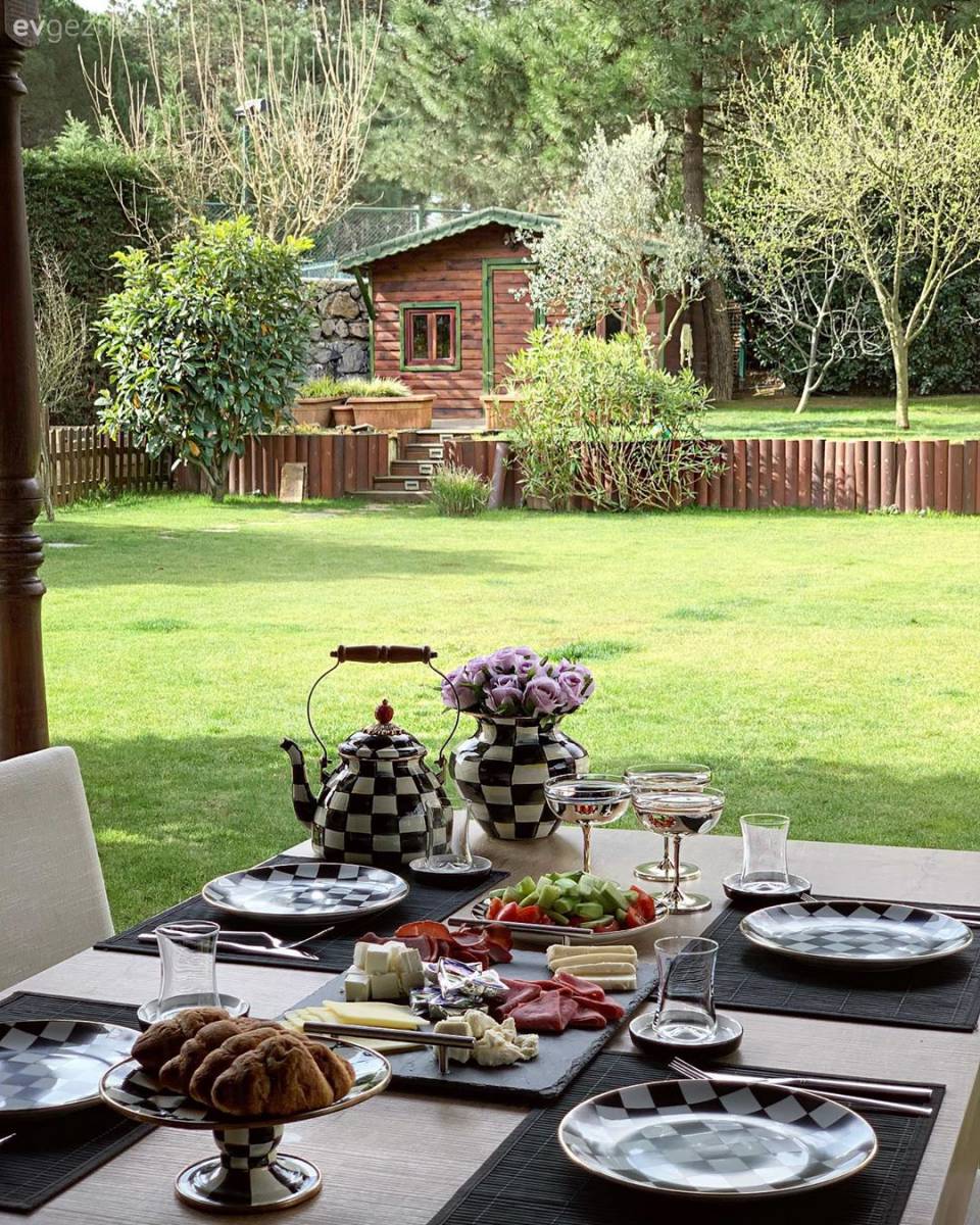 Müstakil Evdeki Huzurlu Yaşam Evin Dekorasyonuna Da Yansımış!