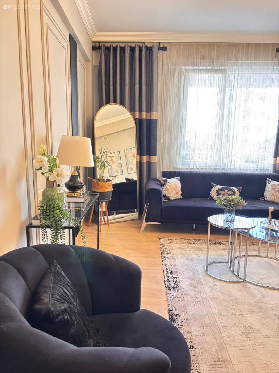 Bu Salonda Modern Parçalar Art Deko Detaylarla Zenginleşmiş