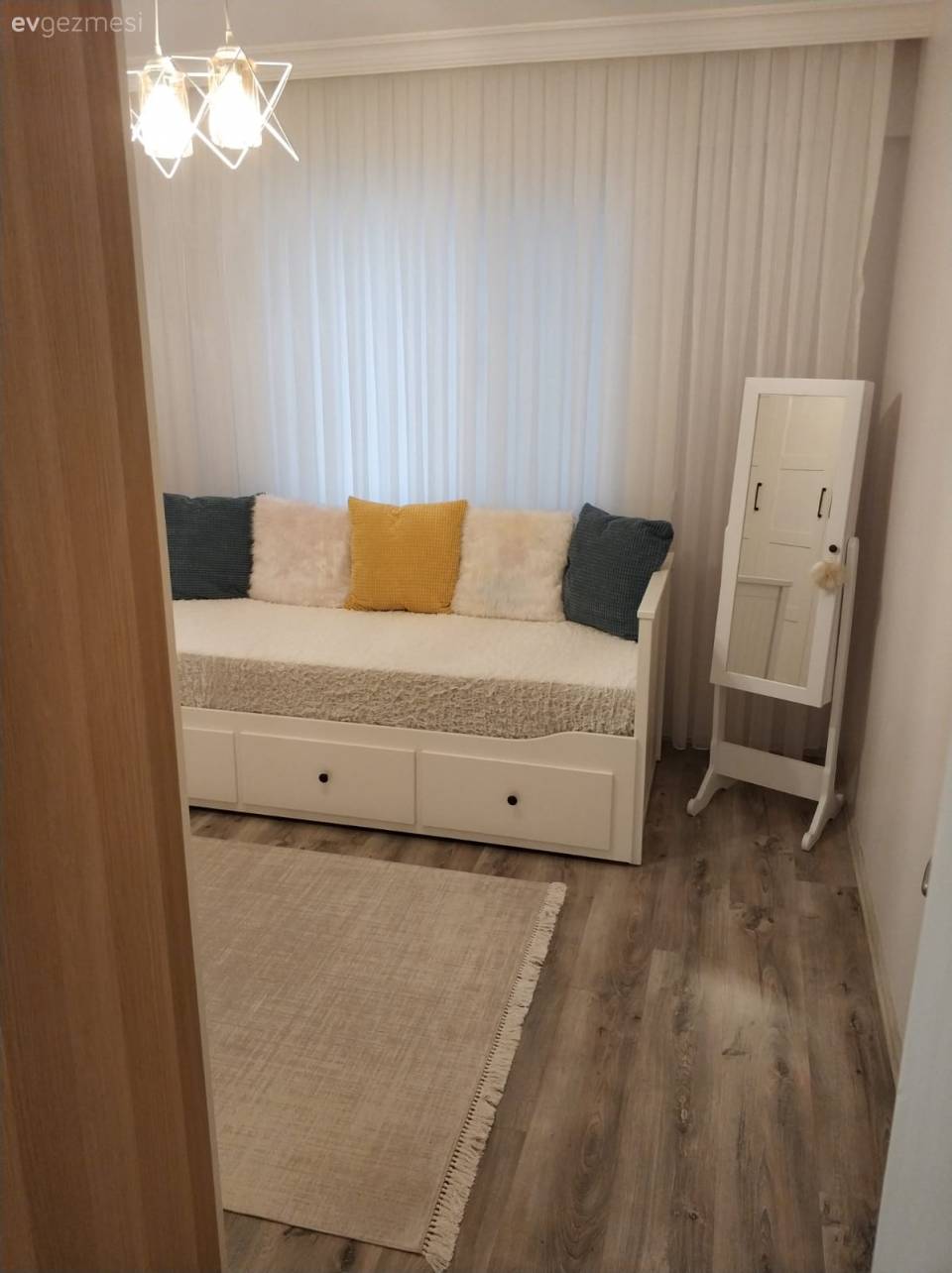 Ev Gezmesi: Şık ve Sıcacık Bir İzmir Evi