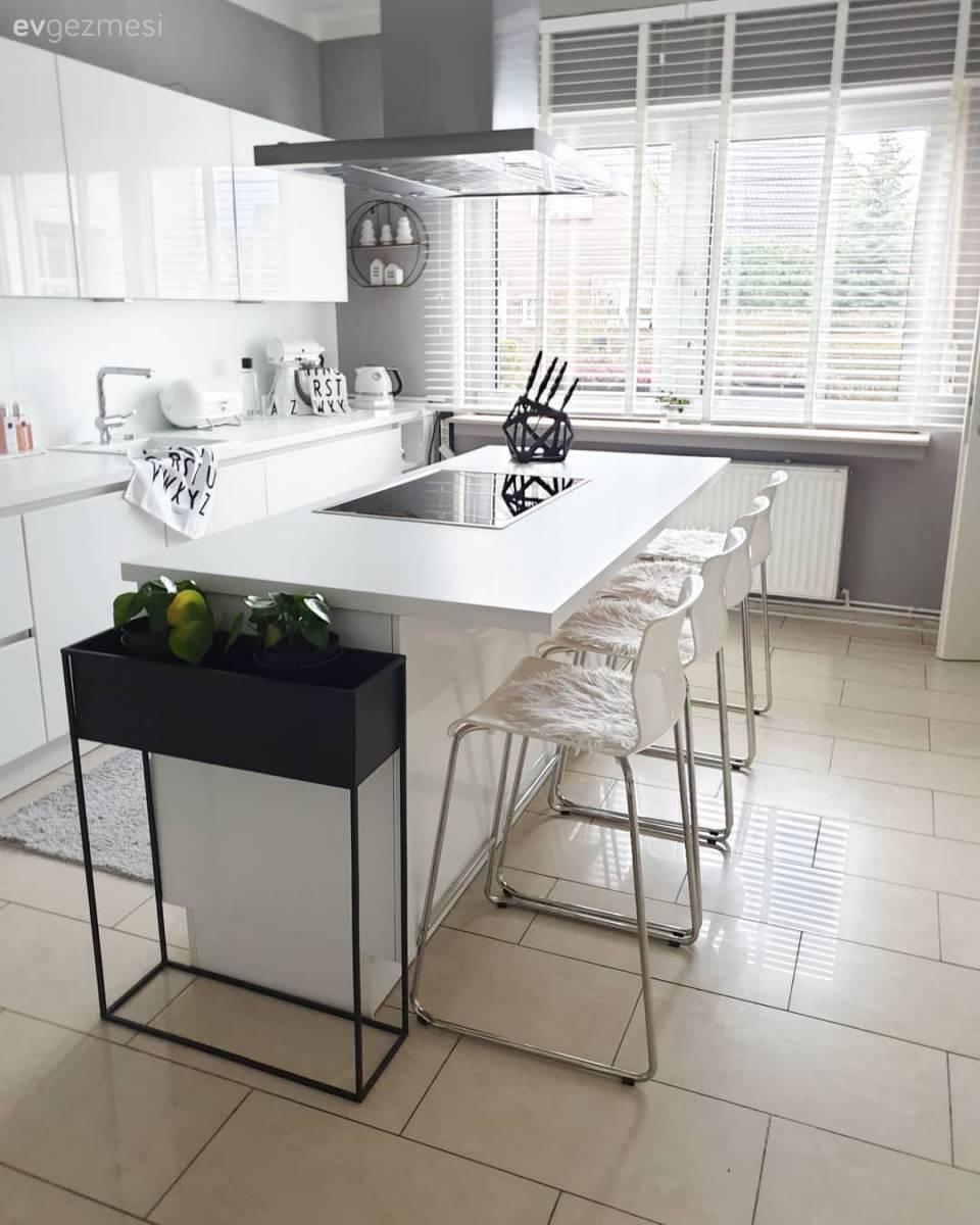 Beyazı Çok Seven Bu Evin Her Odasından Ferahlık Akıyor!