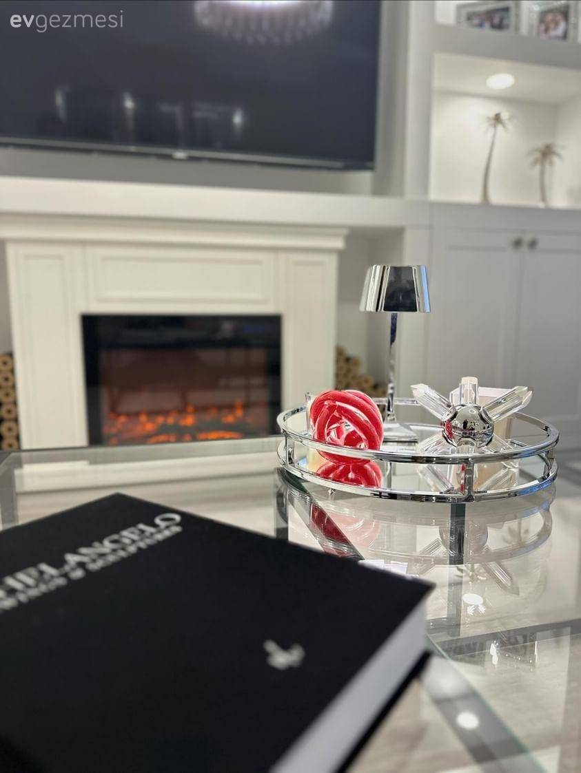 Uzun ve Dar Bir Salon Nasıl Ferahlatılır Sorusuna Yanıt Veren Bir Dekor!