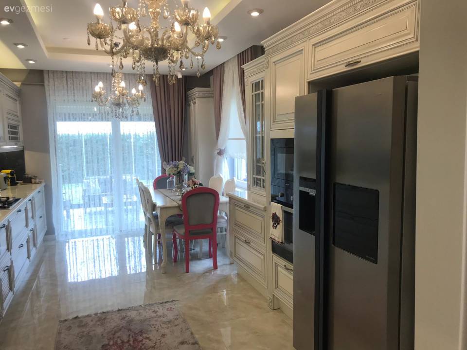 Bu İstanbul Evinin Her Odasında Ayrı Bir Stilin Ruhu Geziniyor