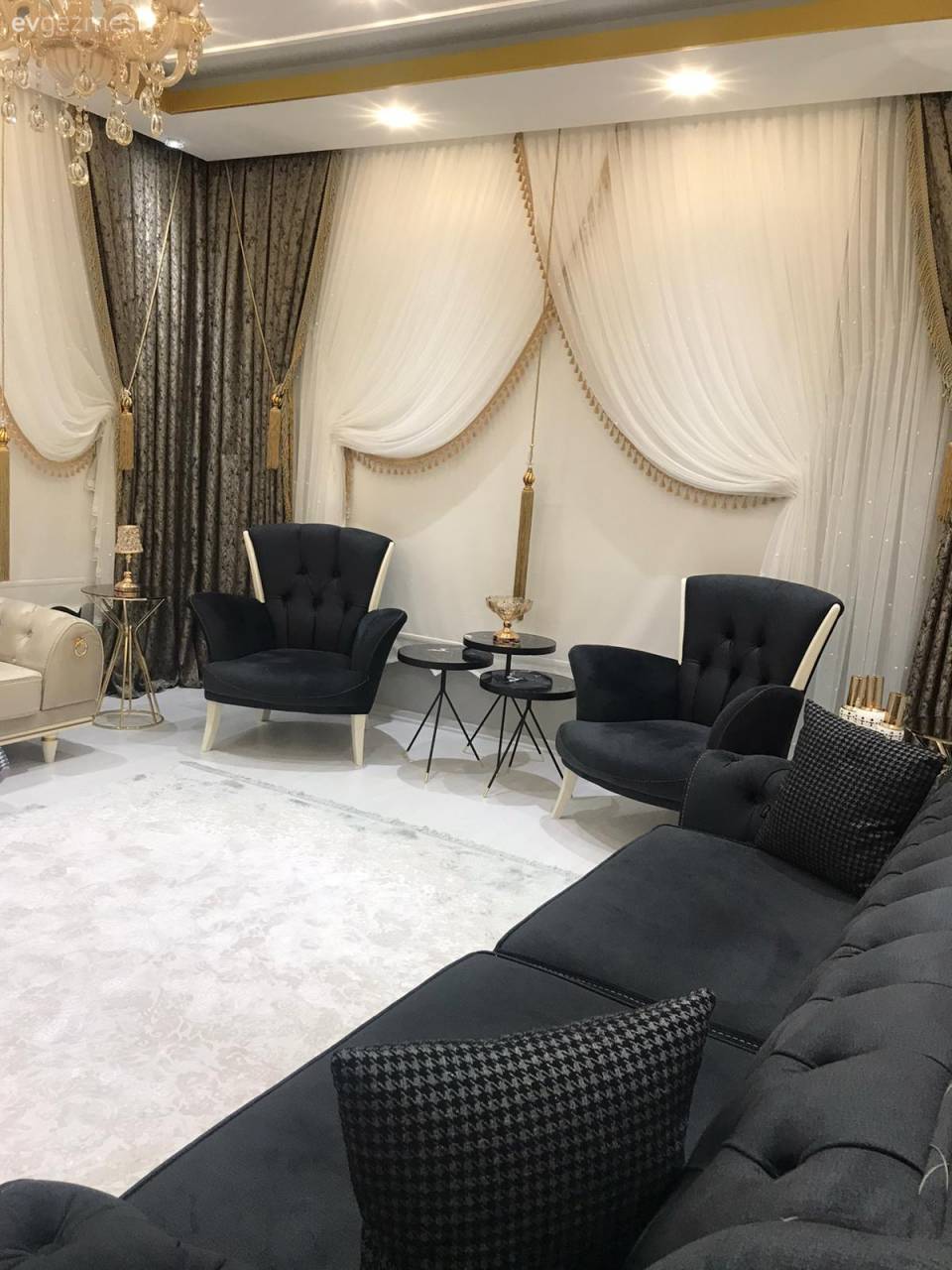 Bu Antalya Evinde Altın Dokunuşları Her Odayı Etkisi Altına Almış