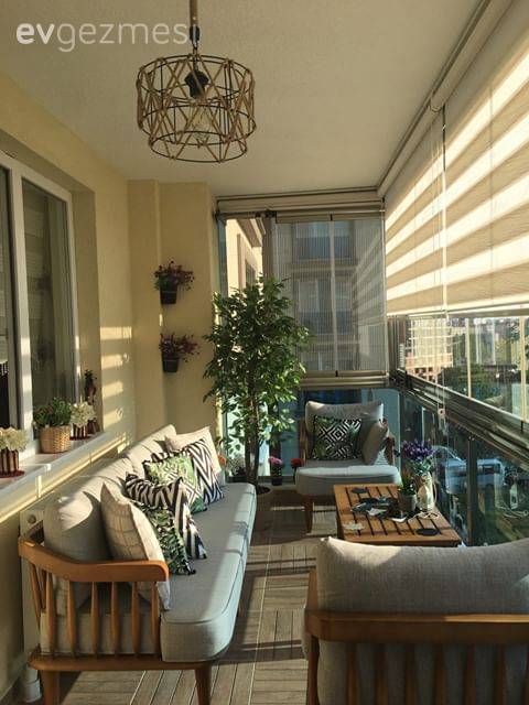 Ev Gezmesi: Havasını Soluyana Keyif Veren Bir Balkon
