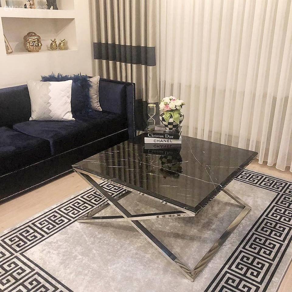 Bu Evde Metalik Işıltılar İddialı Renklerle Buluşmuş!