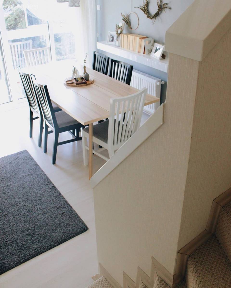 Nil Yeşili ve Beyaz Uyumu: Serin Esintiler Hissettiren Bir Dekor