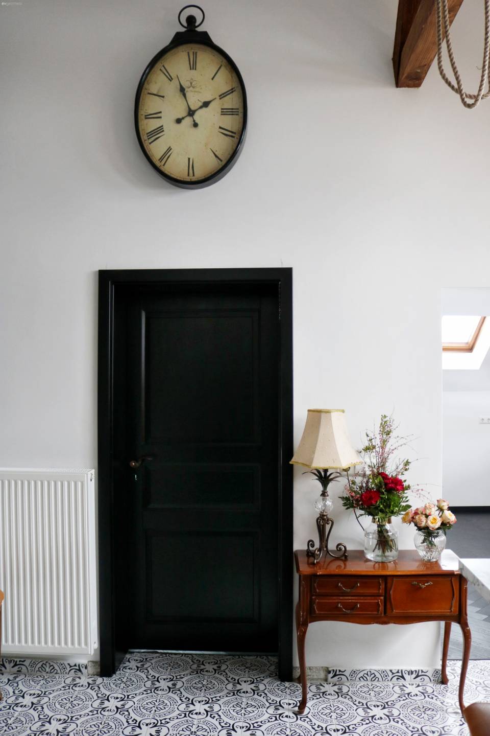 Kuyumcu Binasından Dönüşen Bu Ev Eski ve Yeniyi Bir Araya Getirmiş!